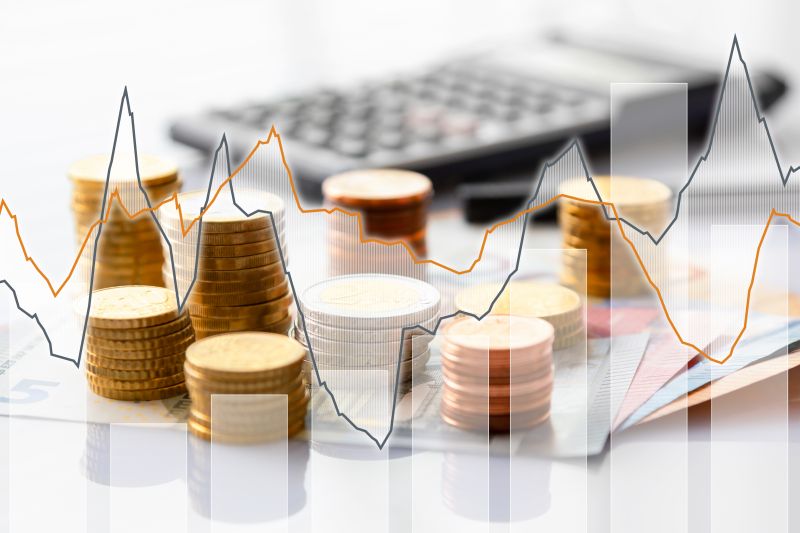 im Geld, am Geld, aus dem Geld